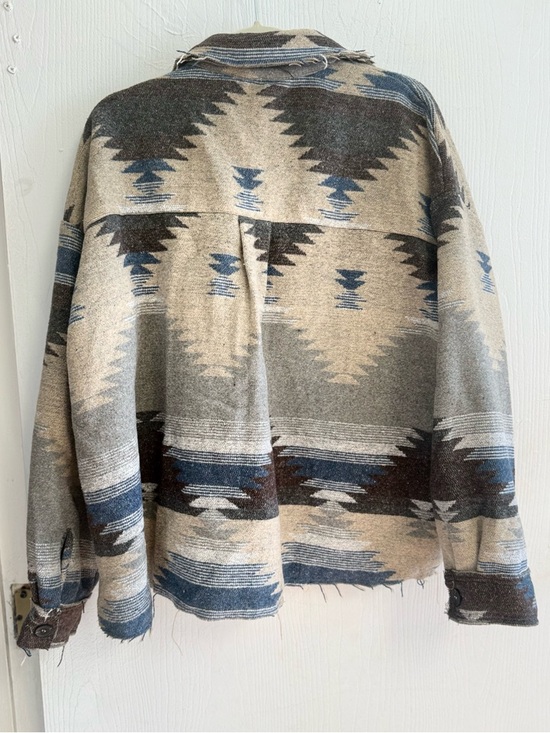 La Miel Aztec Shacket Jacket Oversized Boho Western Coachella Raw Hem Tribal M - Picture 3 of 7